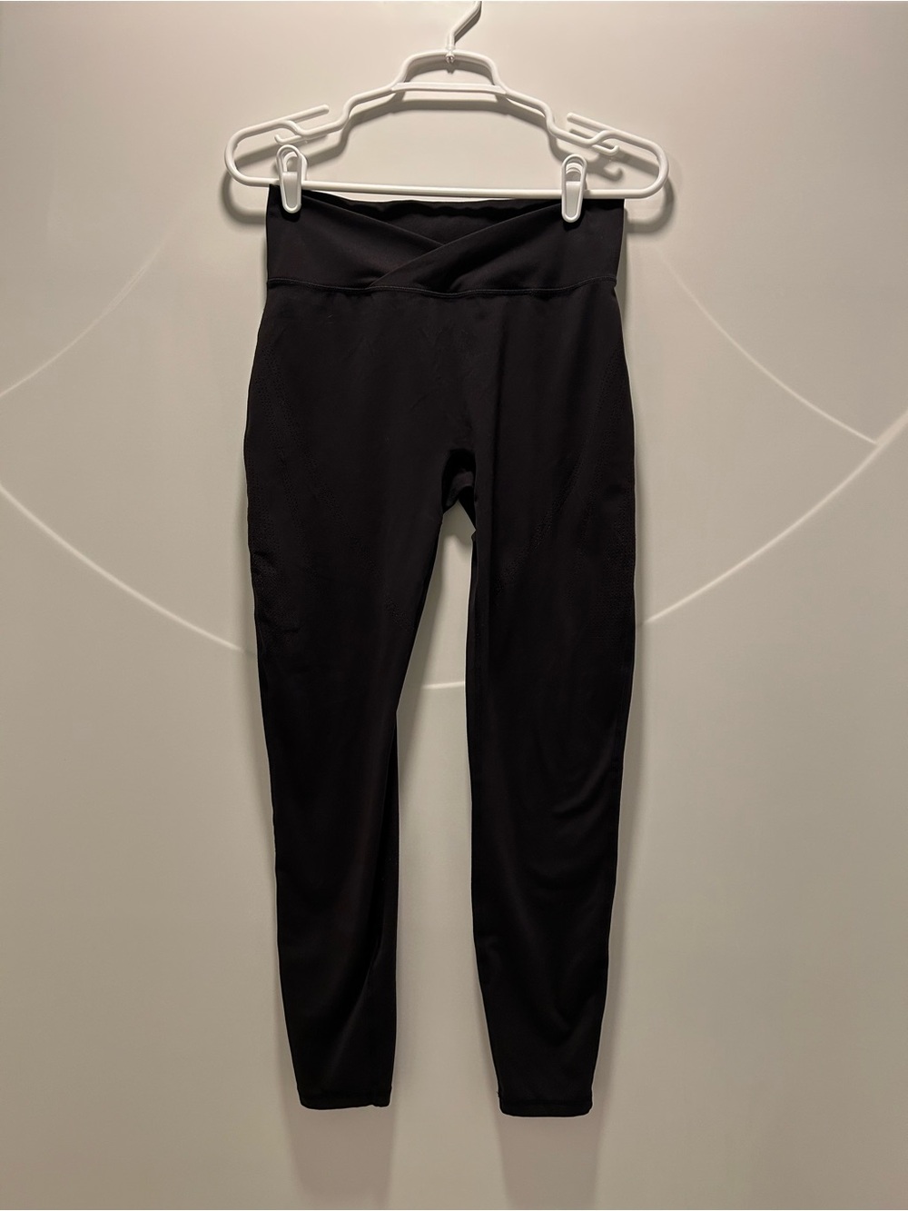 Alphalete Black High-Waist Crossover Leggings